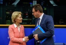 Kisebbségvédelmi intézkedéseket kért Vincze Loránt az EB-elnöki tisztség várományosától