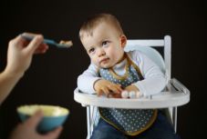 Rengeteg cukrot tartalmaz a bébiételek nagy része 