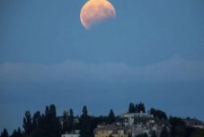 Részleges holdfogyatkozás lesz szerdára virradóra