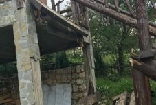 Nyolc turista zuhant le egy Brassó megyei panzió falépcsőjéről