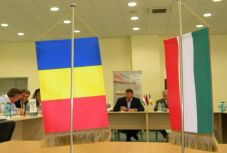 Aláírta Johannis a román-magyar adatvédelmi egyezmény törvényét