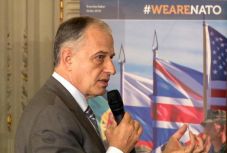 A NATO második számú vezetője lesz októbertől Mircea Geoană