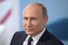 Putyin együttműködési készségét fejezte ki az Európai Bizottság új elnökének