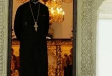 Előzetes letartóztatásba került a gyermekpornográfiával gyanúsított ortodox pópa 