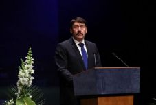 Hunyadi János-szobrot avatnak Belgrádban