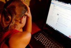 Tervezet: bűncselekménynek nyilvánítják a bosszúpornót Romániában