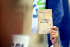 Alkotmányellenesnek nyilvánították a referendum eredményét életbe léptető alkotmánymódosító tervezetet