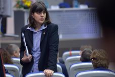 Macron: Kövesit támogatjuk az európai főügyészi tisztségre