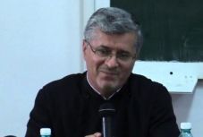 Belebukott a nemi erőszakról tett állításaiba az ortodox teológia dékánhelyettese