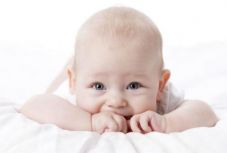 Már hat hónaposan empátia jeleit mutatják a csecsemők