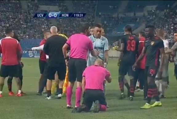 Botrányos jelenetekkel zárult a Craiova–Honvéd EL-selejtező