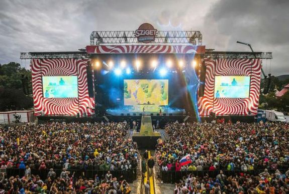 Pultokon átmászva menekültek a Sziget fesztiválról Ed Sheeran koncertje alatt