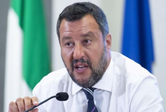 Olasz kormányválság: bizalmatlansági indítványt nyújtanak be Salviniék a miniszterelnök ellen