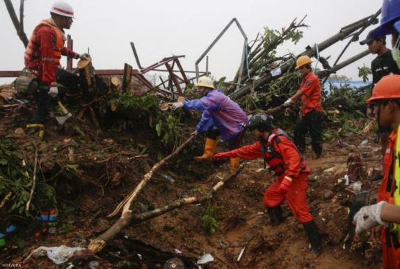 Sárlavina temetett maga alá egy mianmari falut, sokan haltak meg