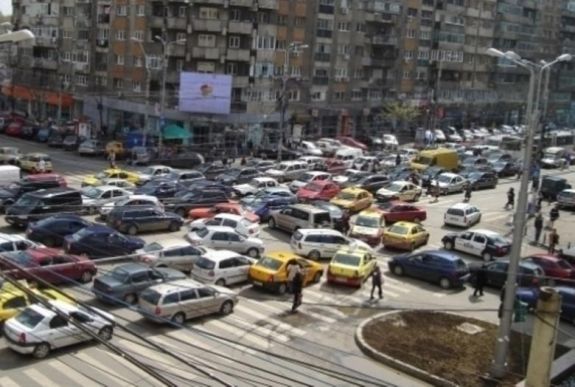 Kitiltanák Bukarest központjából a környezetszennyező autókat
