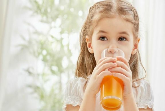 Szakértő: a gyerekek ne csak vizet igyanak kánikula idején