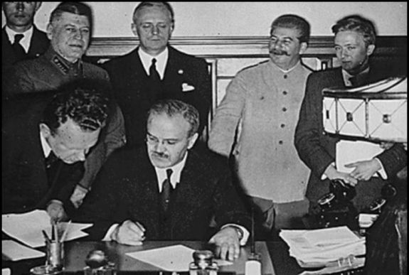 Nyolcvan év után nyilvánossá vált a Molotov-Ribbentrop paktum szövege