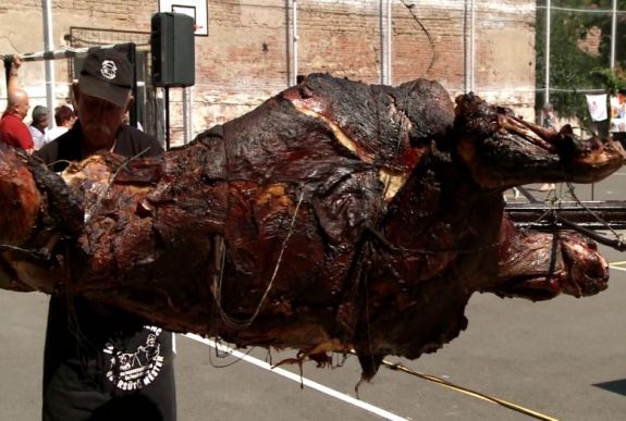 Szem-szájnak ingere – ökörsütés, örömfőzés a X. Kolozsvári Magyar Napokon (VIDEÓ)