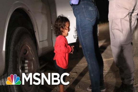 Beperelték az államok Donald Trumpot a migráns gyerekek fogva tartása miatt