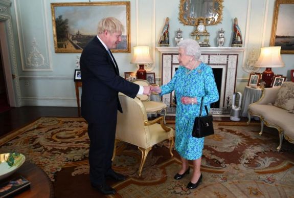 Lapértesülés: Boris Johnson a parlament felfüggesztését kérte a királynőtől