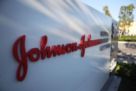 Hatalmas összegű kártérítést kell fizetnie a Johnson and Johnson vállalatnak