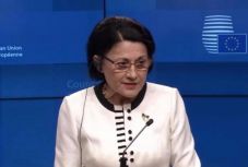 Érzéketlen kijelentése miatt Dăncilă menesztette a tanügyminisztert