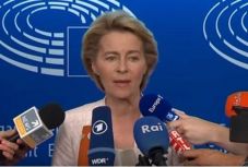 Ursula von der Leyen: újra kell gondolni az európai migrációs elosztási rendszert