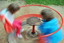 A szülők „jófejsége” később problémát okozhat a gyermeknek – Tóth Emese gyermekpszichológus a veszélyérzetéről 