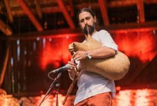 A kétszáz évvel ezelőtti maneléről kérdeztük a Trei Parale régizeneegyüttes vezetőjét (VIDEÓ)