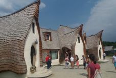 Idegenforgalmi siker a semmiből: százezrek keresik fel a porumbáki vályogkastélyt