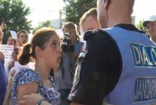 Megbírságolták a Gheorghe Dincă caracali háza előtt tüntetők egy részét