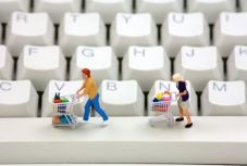 Ősztől kötelező lesz a biztonsági kód használata az internetes vásárlásoknál