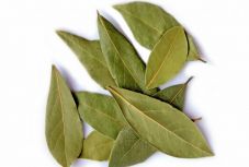 Ezzel a fűszerrel elűzheti a molylepkéket a kamra polcáról