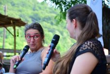 Újratanítaná mesélni a felnőtteket a Hagyományok Háza – az első mikházi szabadegyetemen jártunk