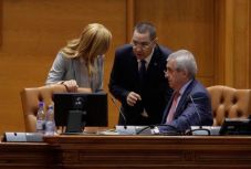 Kormányátalakítást szorgalmaz az ALDE – Pontáékat is bevonnák 