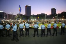 FRISSÍTVE – Kormányellenes tiltakozás a tömegoszlatásba torkollott tüntetés évfordulóján