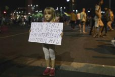 FRISSÍTVE – Komolyabb incidensek nélkül ért véget a kormányellenes tüntetés