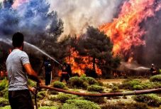 Több mint ötven erdőtűz tombol Görögországban