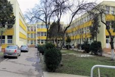 Felújítja a Maros Megyei Tanács a marosvásárhelyi 2-es Poliklinika parkolóját