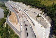 Elkészült egy sztrádaszakasz, de nem adható át a forgalomnak