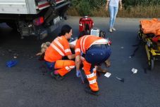 Hatéves gyereket gázolt halálra egy kamionos a zebrán