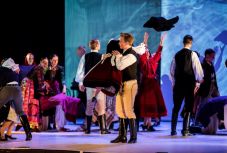 Vers, néptánc, nosztalgia a 10. Kolozsvári Magyar Napok családias hangulatú nyitógáláján