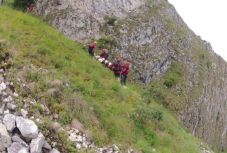 Hegyimentők hoztak le a Székelykőről egy kimerült magyar turistát