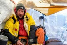 Post mortem kitüntette Török Zsolt hegymászót az államfő