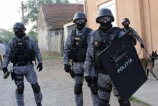 Emberkereskedelemmel foglalkozó bűnbandára csapott le a DIICOT