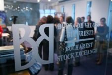 Félünk a tőzsdétől, pedig jobban kamatoztatja a pénzünket, mint a bankok – szájbarágó