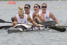 Kajak-kenu-vb: aranyérem és nyolc tokiói kvóta a négyes döntőkben