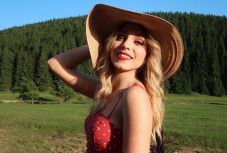 „Erdély mindig az otthonom marad” – Székelyföldön forgatott klipjéről kérdeztük Szőcs Renátát