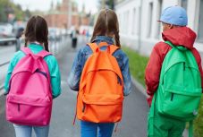 Ortopéd-szakorvos: nagyon fontos a megfelelő iskolatáska kiválasztása