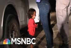 Beperelték az államok Donald Trumpot a migráns gyerekek fogva tartása miatt